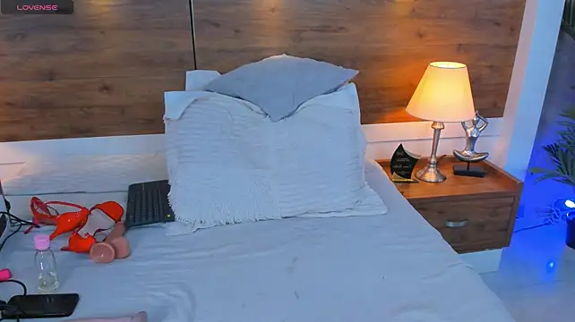 EmaBakker stripchat live cam model