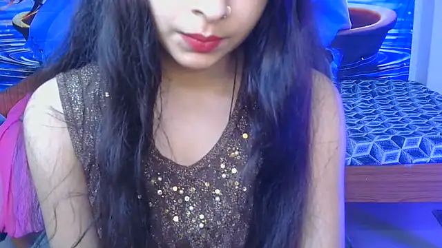 alaviya-19 stripchat live cam model