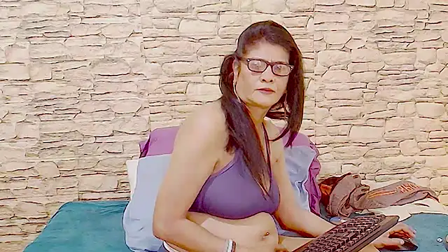 IndianAllure stripchat live cam model