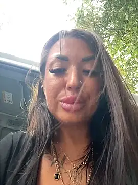 RuslanaXX stripchat live cam model