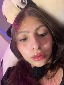 D-Bunnyyy stripchat live cam model