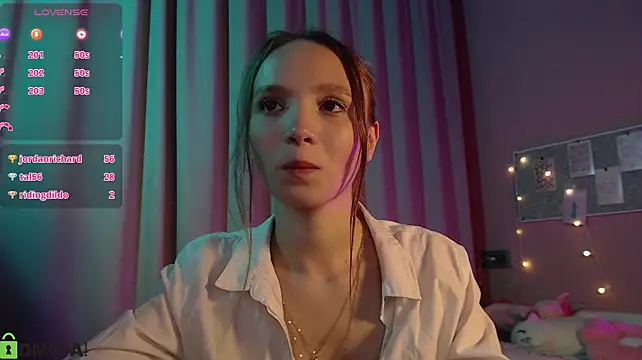 Adria_Arjona stripchat live cam model