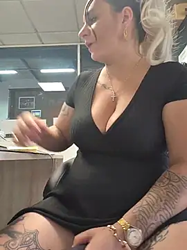 Micorazonheolmiangel23 stripchat live cam model