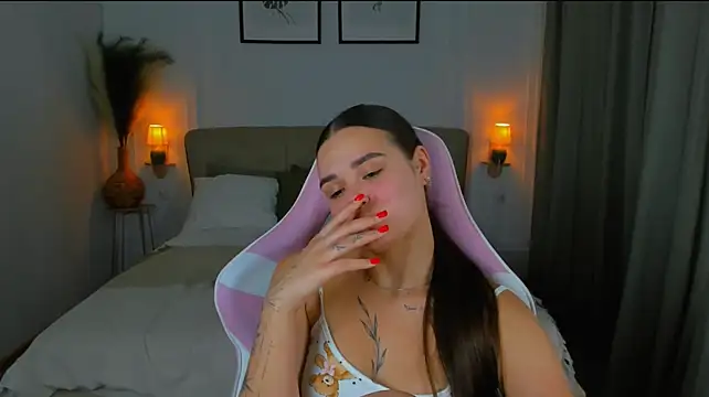 EvaRaider stripchat live cam model