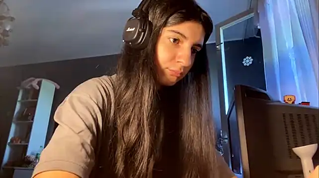 MindaHallmon stripchat live cam model