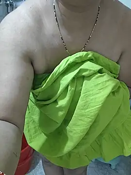 jiyahot1432 stripchat live cam model