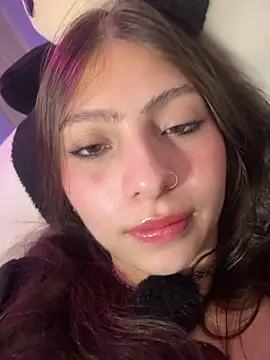 D-Bunnyyy stripchat live cam model