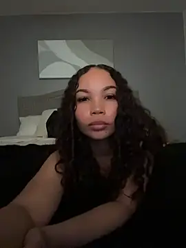 nikkiloveee stripchat live cam model