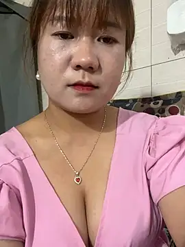 Liness101 stripchat live cam model