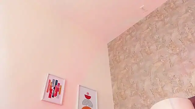 Vickmoon stripchat live cam model