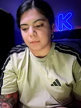kimmiakiss22 stripchat live cam model