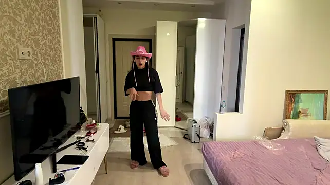 ShantiLeavitt stripchat live cam model