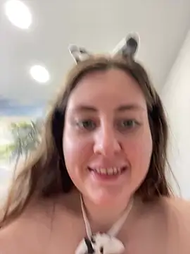 Topvi_ stripchat live cam model