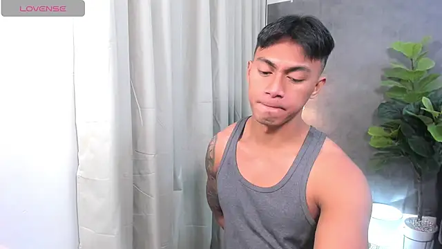 PinooyMilker stripchat live cam model