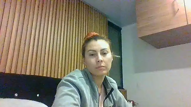 AnnyaEvans stripchat live cam model