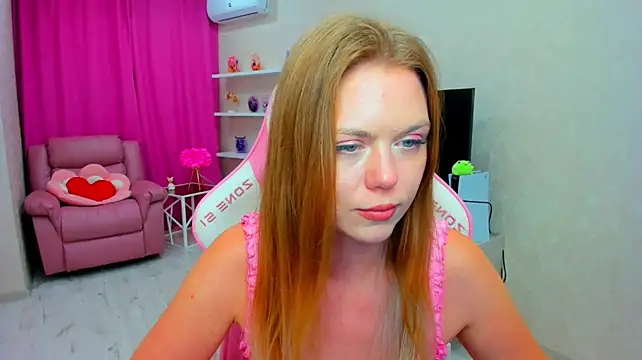 Strawberrye stripchat live cam model
