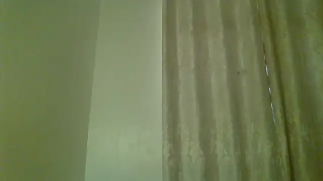 Yours_little_secret stripchat live cam model