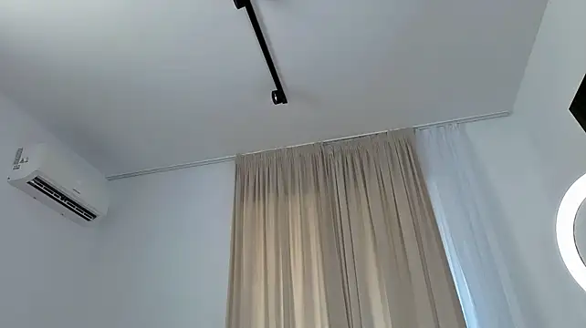 EmaHallee stripchat live cam model