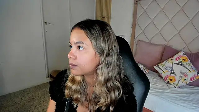 dulce_lyraa1 stripchat live cam model