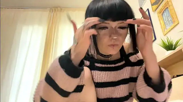 HolyCute stripchat live cam model