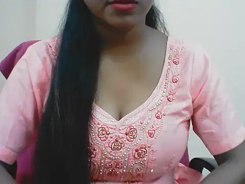 LovingPihu stripchat live cam model