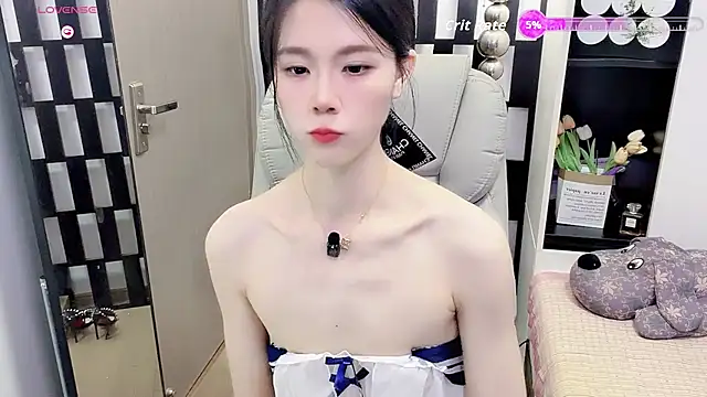 Yueyue-MM stripchat live cam model