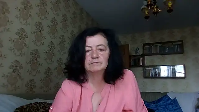 GypsiQueen2 stripchat live cam model