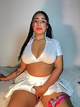 Linda_Saenz_ stripchat live cam model