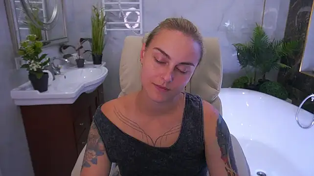 RayeReam stripchat live cam model
