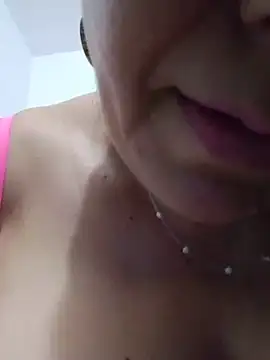 cachonda69- stripchat live cam model