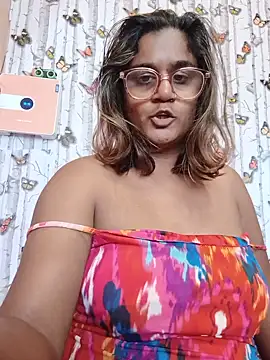indianstrawberrylips4u stripchat live cam model