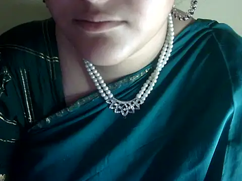 Naaz_M stripchat live cam model