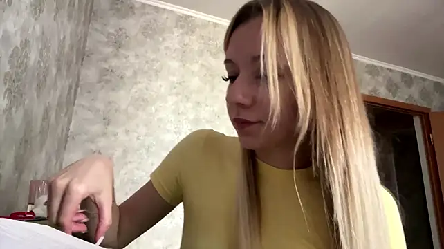 LeomaCrozat stripchat live cam model