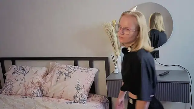 Pixiedollll stripchat live cam model