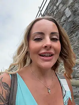 EmaSalis stripchat live cam model