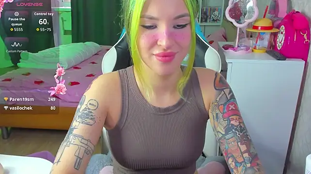 folinskayyya stripchat live cam model