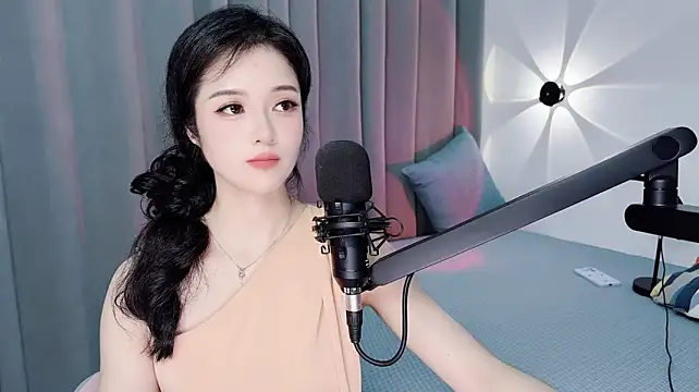 Momo-Wow stripchat live cam model