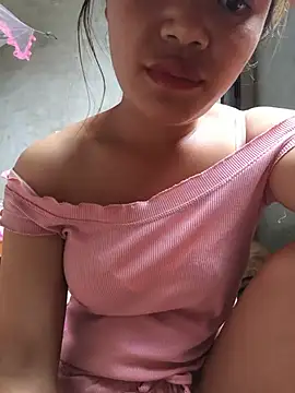 Thuy-top stripchat live cam model