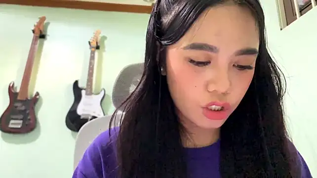 LoisKoski stripchat live cam model