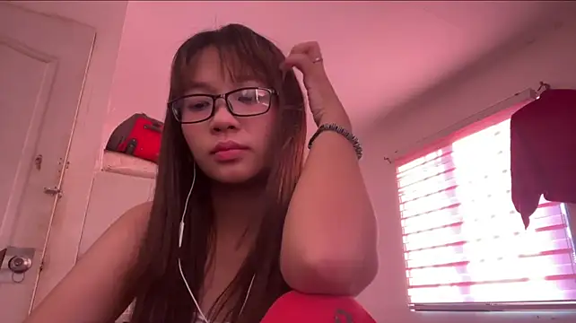 KimberDoto stripchat live cam model