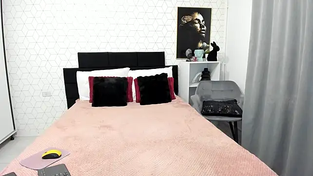 Heidix stripchat live cam model