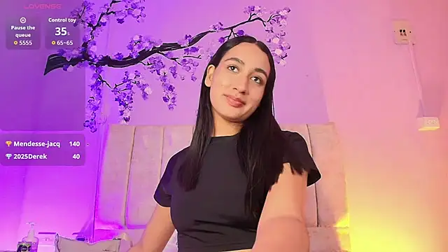 Nikirouse stripchat live cam model