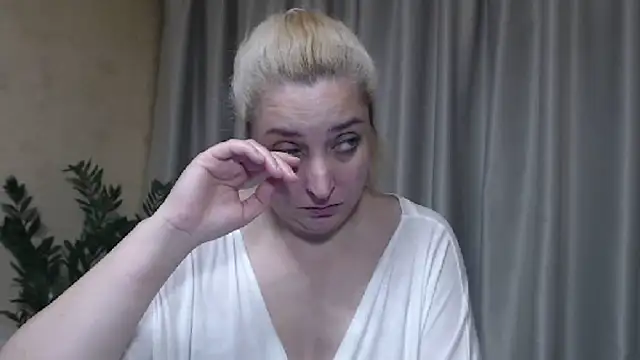 sweetpussy13 stripchat live cam model