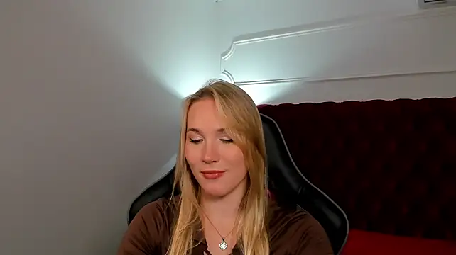 ElaraVoltage stripchat live cam model