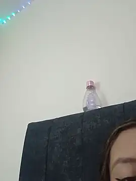 MiaSaen stripchat live cam model