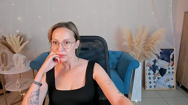 Charlotte_Hudson stripchat live cam model