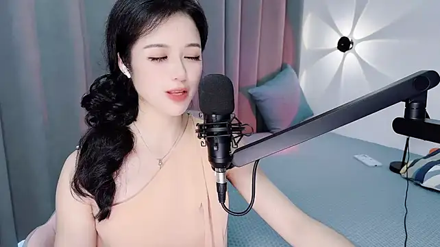 Momo-Wow stripchat live cam model