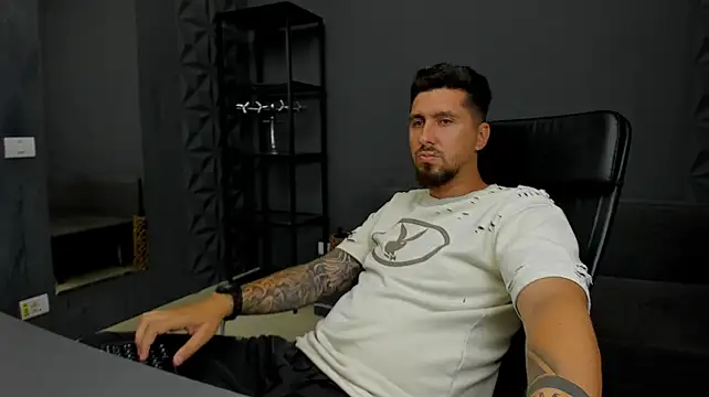 LoganStroud stripchat live cam model