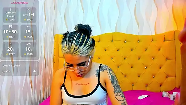 ZoeSteel stripchat live cam model