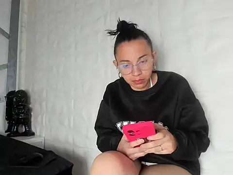 Lunahot67 stripchat live cam model